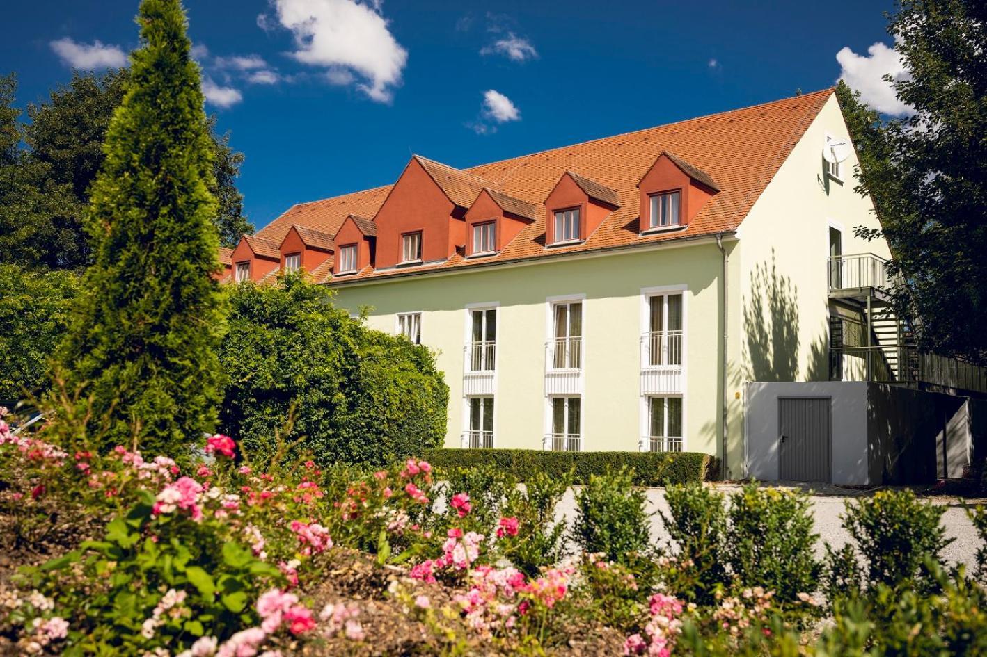 Schlosshotel Neufahrn Neufahrn in Niederbayern Buitenkant foto