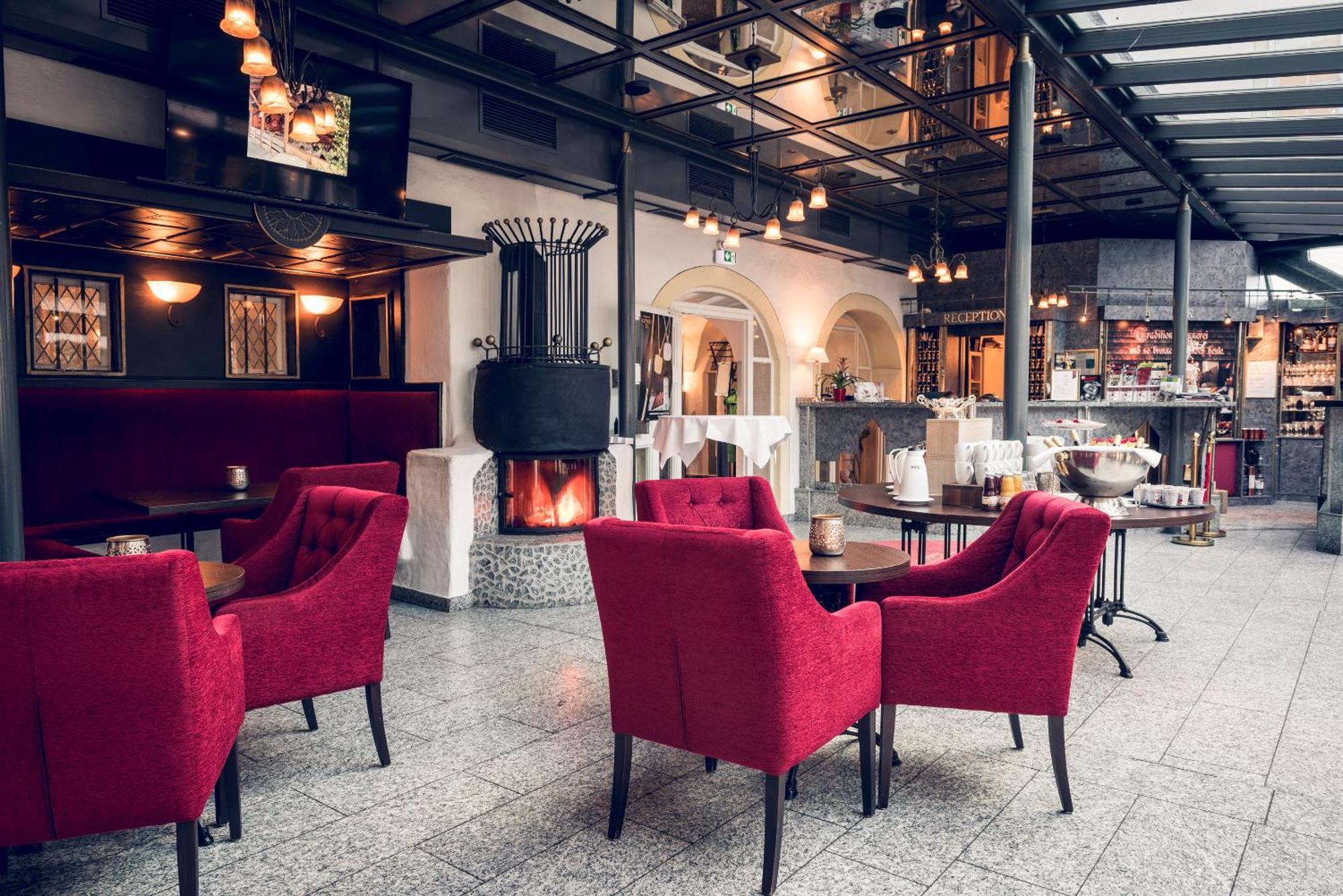 Schlosshotel Neufahrn Neufahrn in Niederbayern Buitenkant foto